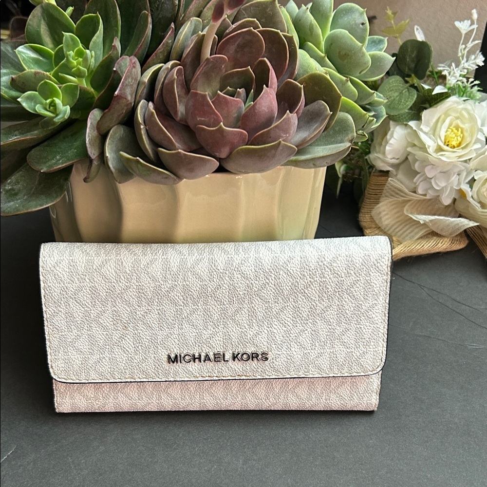 Michael Kors Jet Set Travel Large Trifold Wallet